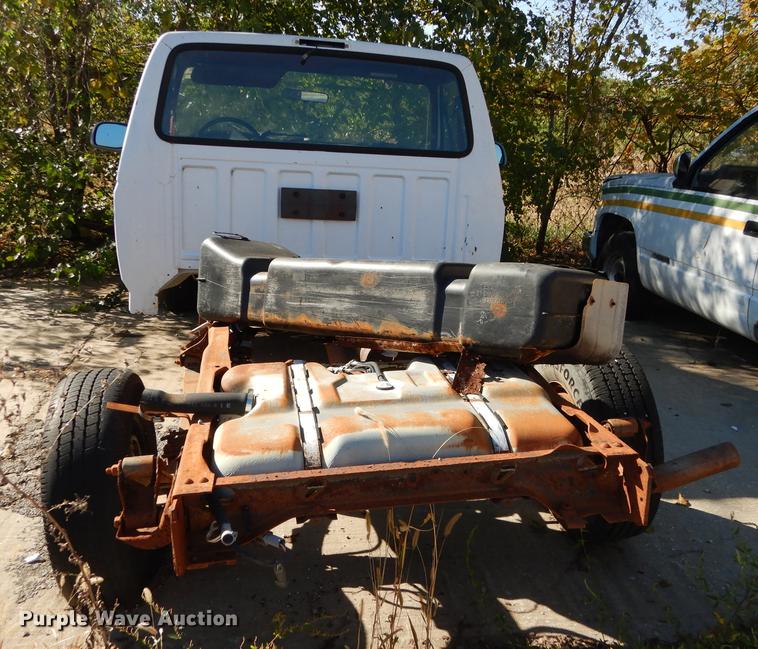 image for item DF1891 1996 Ford F150 pickup truck cab and chassis