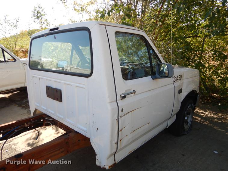 image for item DF1891 1996 Ford F150 pickup truck cab and chassis