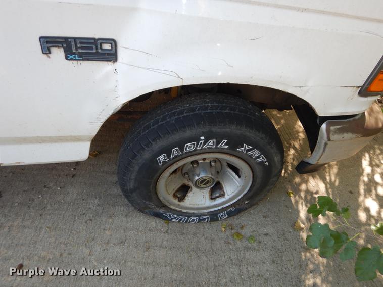 image for item DF1891 1996 Ford F150 pickup truck cab and chassis