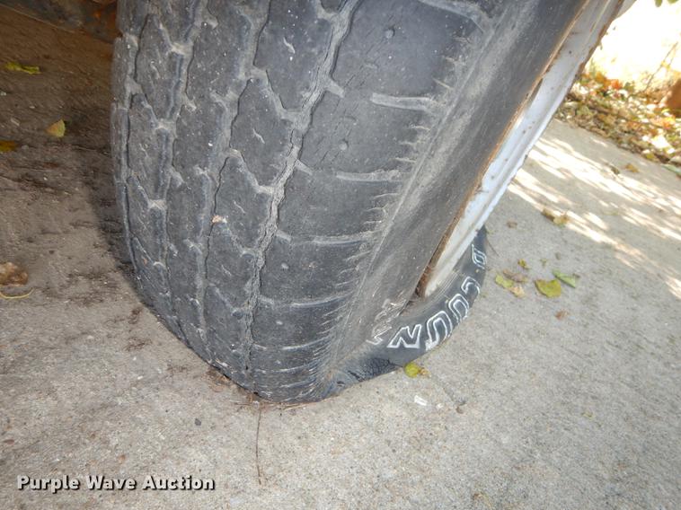 image for item DF1891 1996 Ford F150 pickup truck cab and chassis