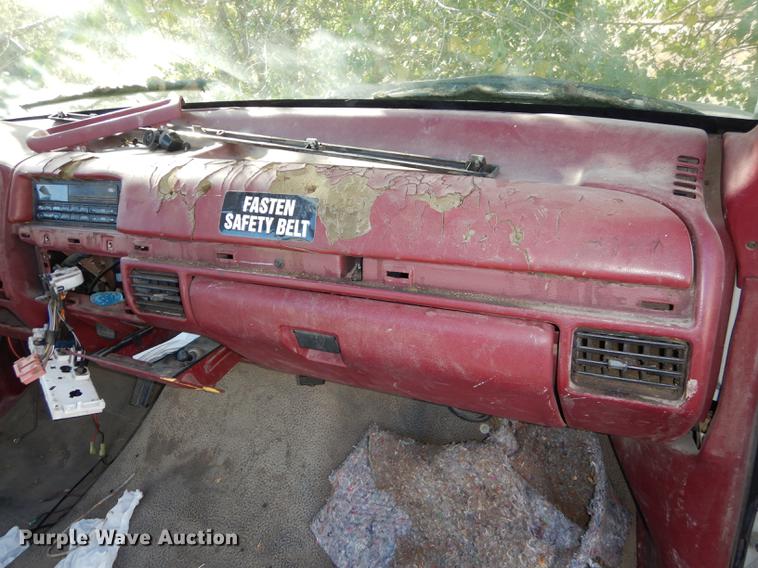 image for item DF1891 1996 Ford F150 pickup truck cab and chassis