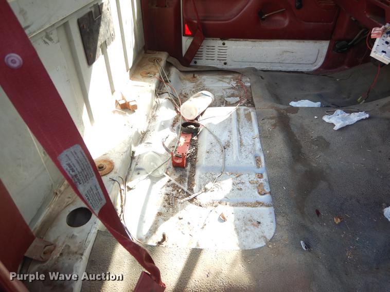 image for item DF1891 1996 Ford F150 pickup truck cab and chassis