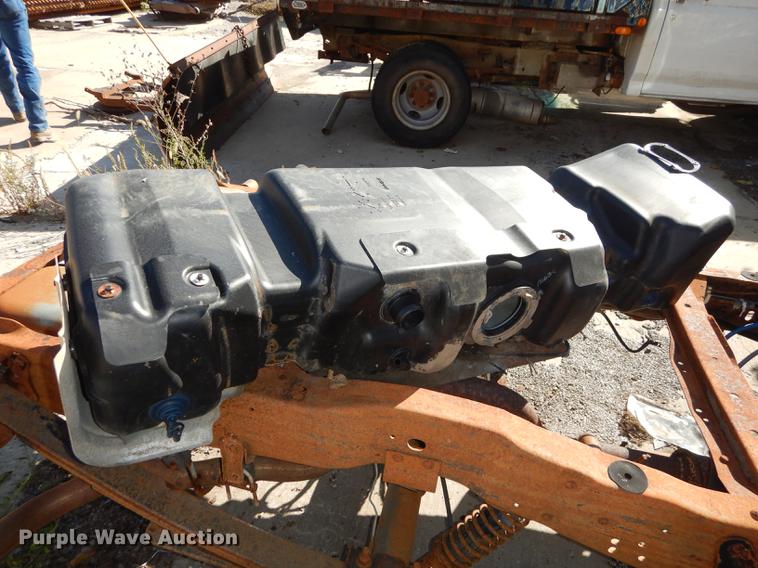 image for item DF1891 1996 Ford F150 pickup truck cab and chassis