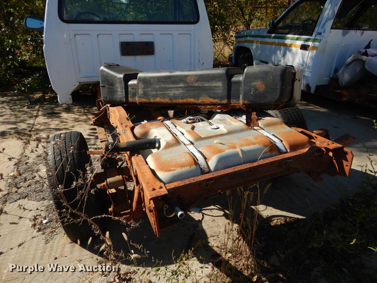 image for item DF1891 1996 Ford F150 pickup truck cab and chassis