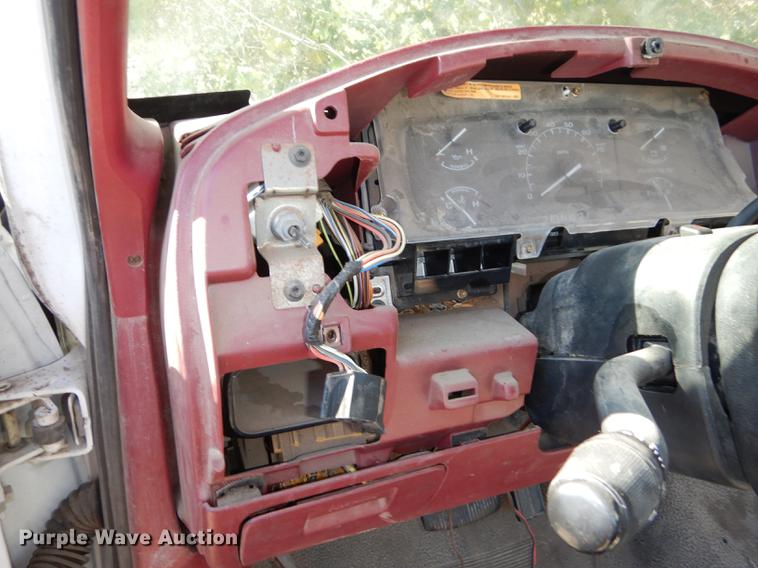 image for item DF1891 1996 Ford F150 pickup truck cab and chassis