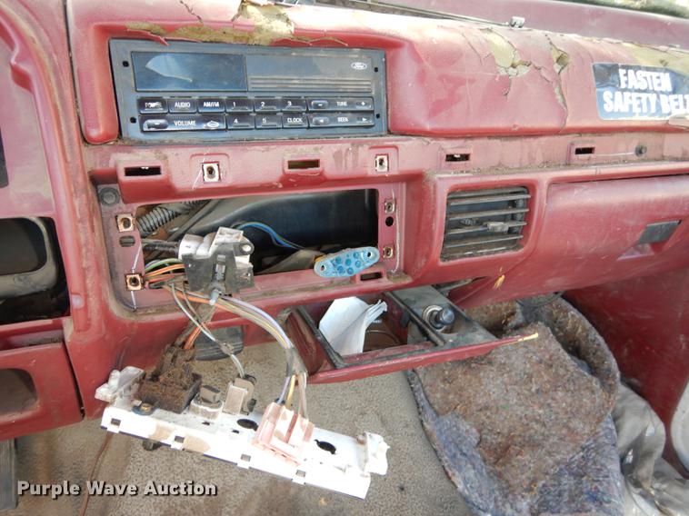 image for item DF1891 1996 Ford F150 pickup truck cab and chassis