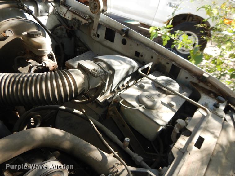 image for item DF1891 1996 Ford F150 pickup truck cab and chassis