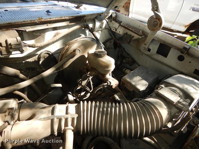 image for item DF1891 1996 Ford F150 pickup truck cab and chassis