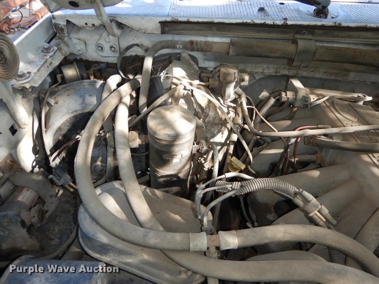 image for item DF1891 1996 Ford F150 pickup truck cab and chassis