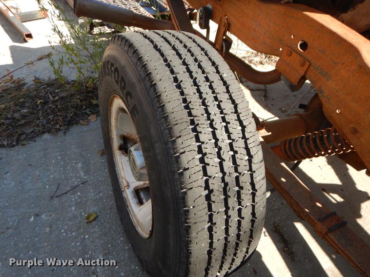 image for item DF1891 1996 Ford F150 pickup truck cab and chassis