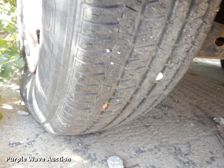 image for item DF1891 1996 Ford F150 pickup truck cab and chassis