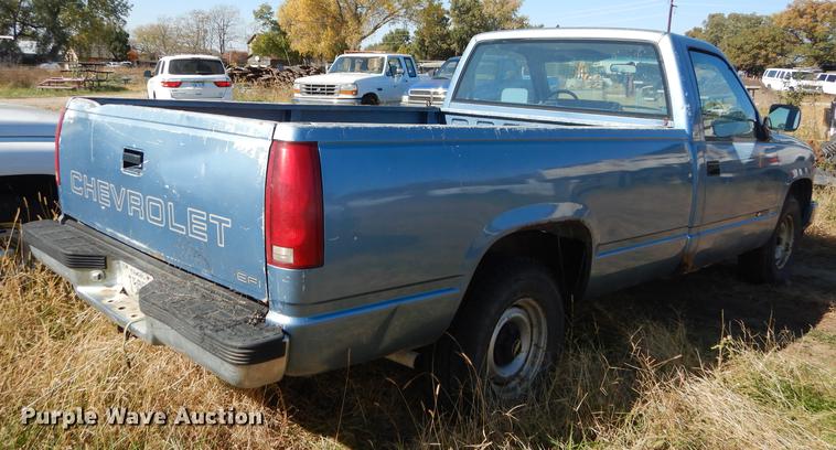 image for item DF1899 1988 Chevrolet 1500 pickup truck