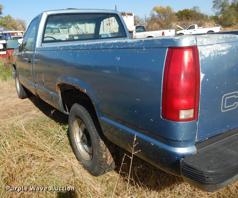 image for item DF1899 1988 Chevrolet 1500 pickup truck