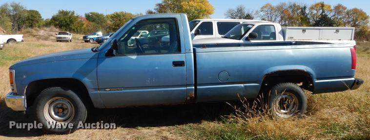 image for item DF1899 1988 Chevrolet 1500 pickup truck