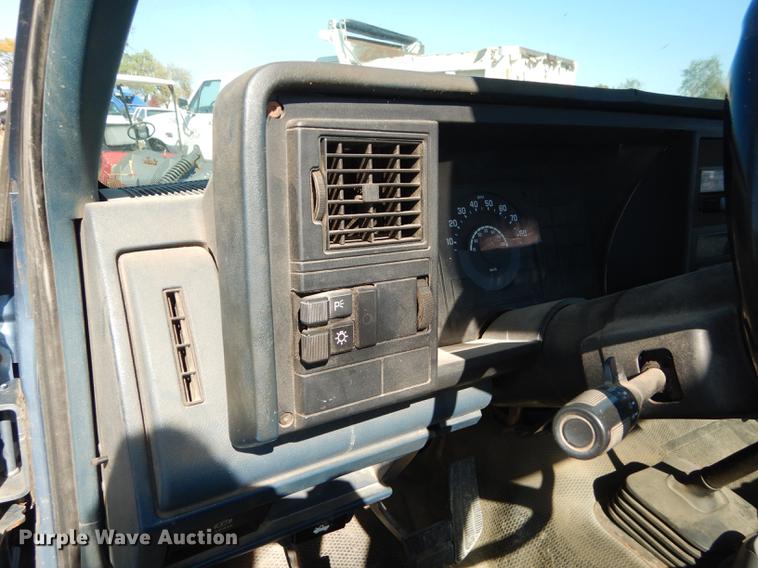 image for item DF1899 1988 Chevrolet 1500 pickup truck