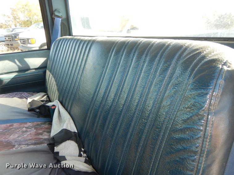 image for item DF1899 1988 Chevrolet 1500 pickup truck