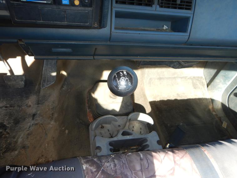 image for item DF1899 1988 Chevrolet 1500 pickup truck