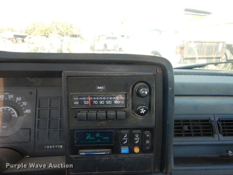 image for item DF1899 1988 Chevrolet 1500 pickup truck