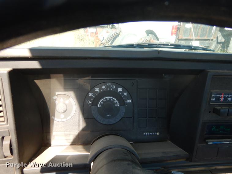 image for item DF1899 1988 Chevrolet 1500 pickup truck