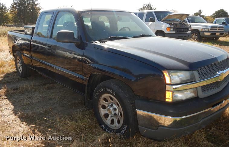 image for item DF1900 2005 Chevrolet Silverado 1500 Ext. Cab pickup truck