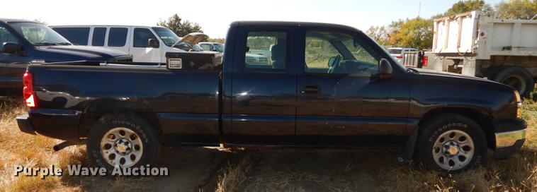 image for item DF1900 2005 Chevrolet Silverado 1500 Ext. Cab pickup truck