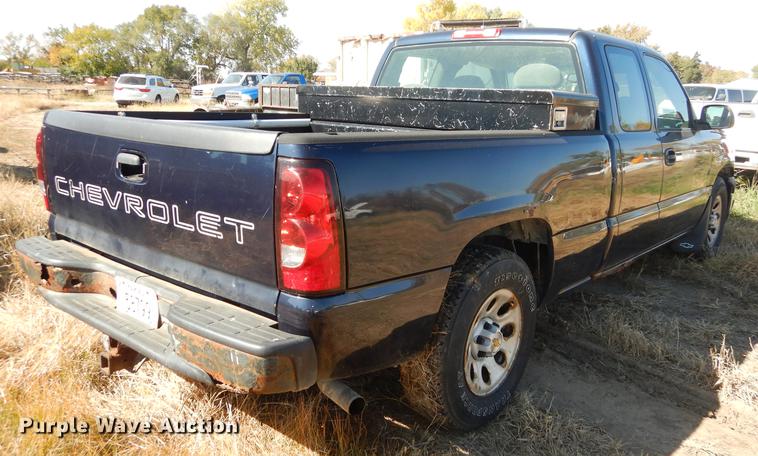 image for item DF1900 2005 Chevrolet Silverado 1500 Ext. Cab pickup truck