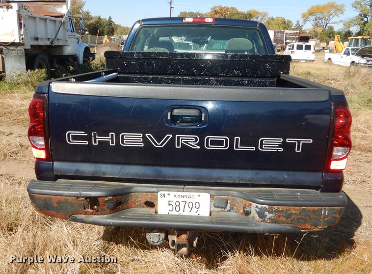 image for item DF1900 2005 Chevrolet Silverado 1500 Ext. Cab pickup truck