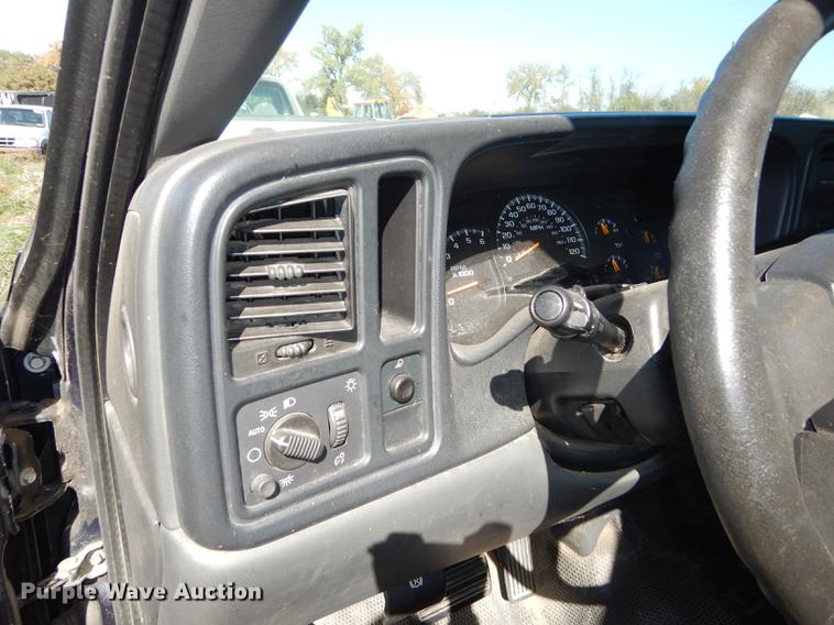 image for item DF1900 2005 Chevrolet Silverado 1500 Ext. Cab pickup truck