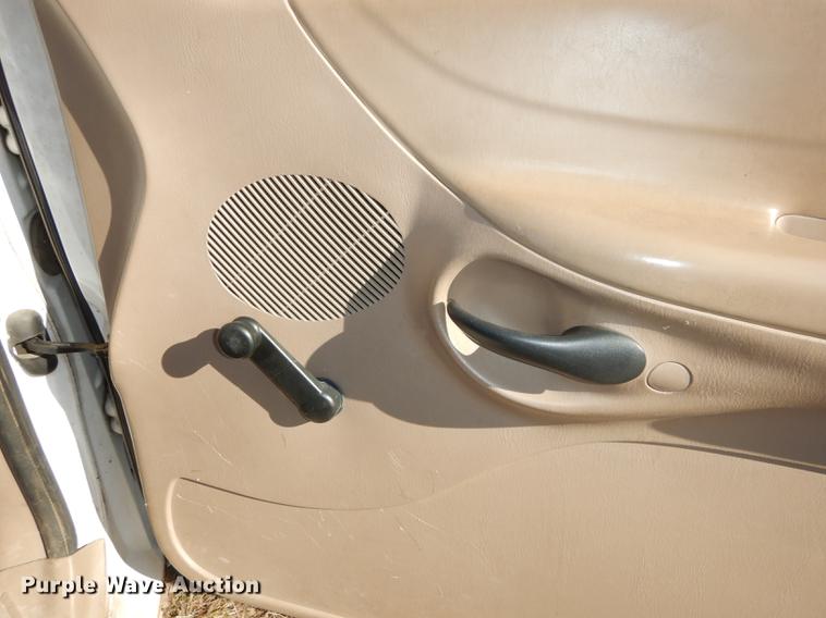 image for item DF1913 1997 Ford F150 pickup truck