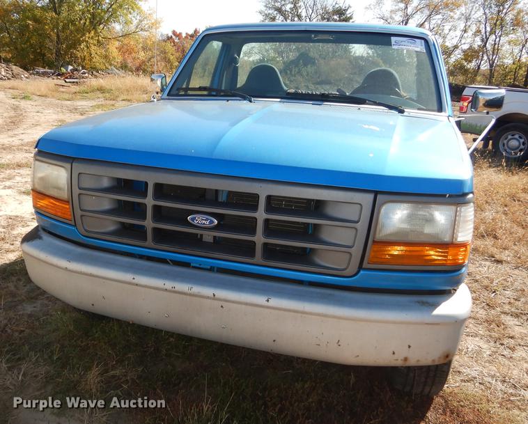 image for item DF1915 1995 Ford F150 pickup truck