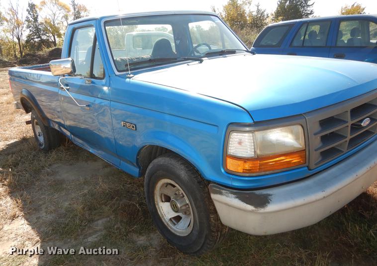 image for item DF1915 1995 Ford F150 pickup truck