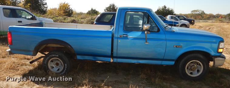 image for item DF1915 1995 Ford F150 pickup truck