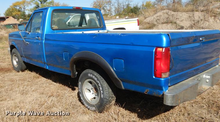 image for item DF1915 1995 Ford F150 pickup truck