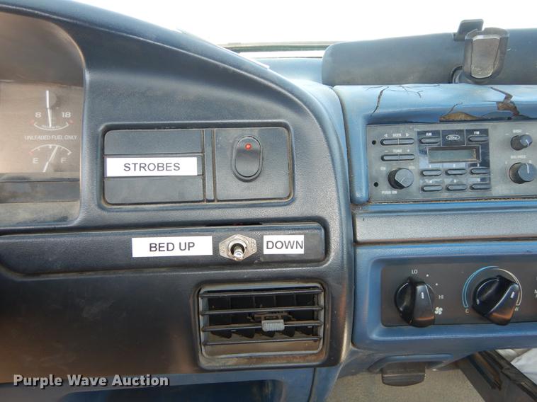 image for item DF1915 1995 Ford F150 pickup truck