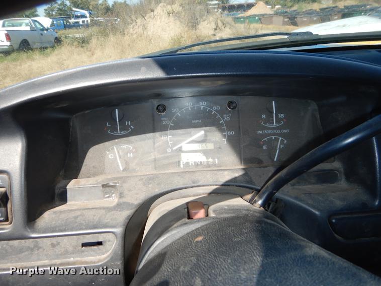 image for item DF1915 1995 Ford F150 pickup truck