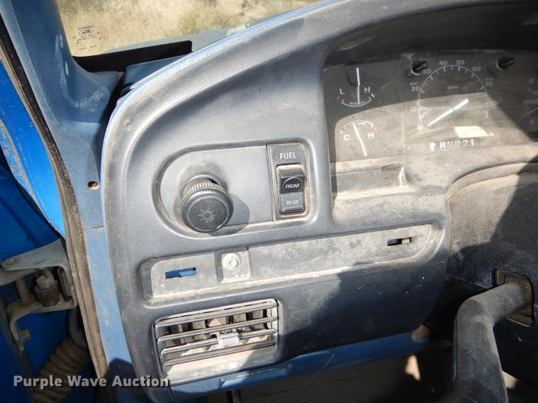 image for item DF1915 1995 Ford F150 pickup truck