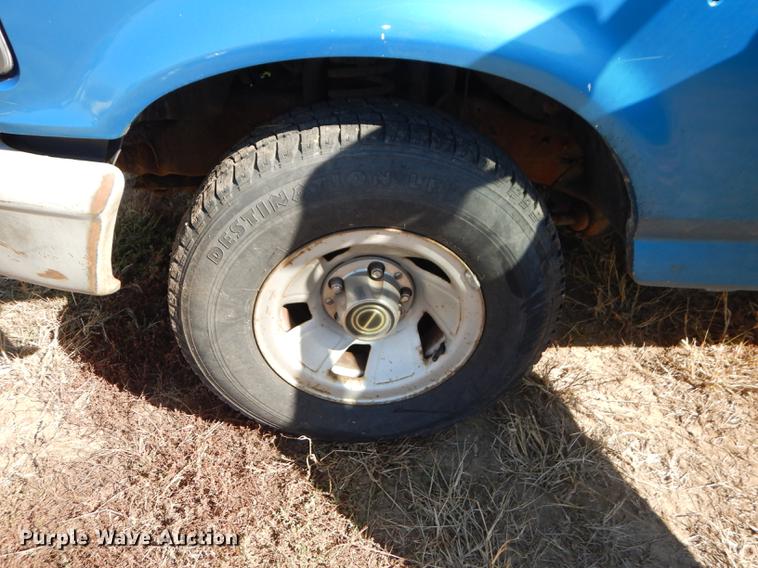 image for item DF1915 1995 Ford F150 pickup truck