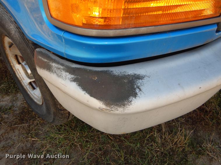 image for item DF1915 1995 Ford F150 pickup truck