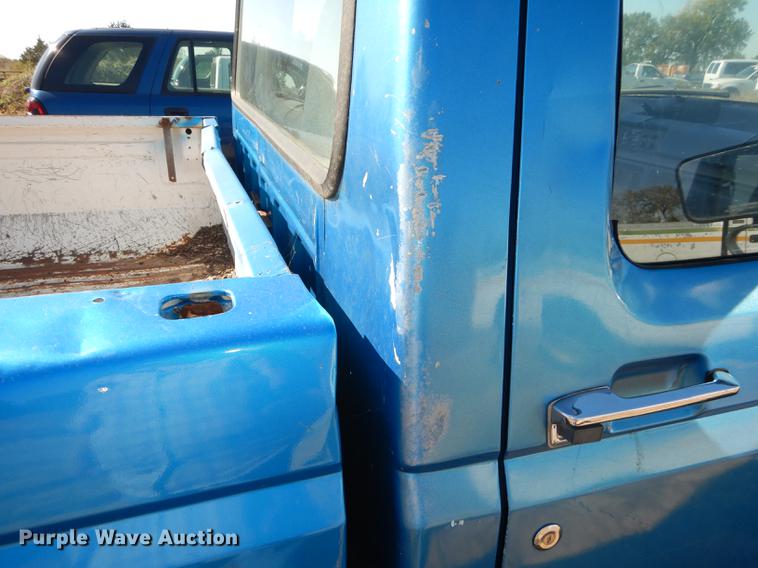 image for item DF1915 1995 Ford F150 pickup truck