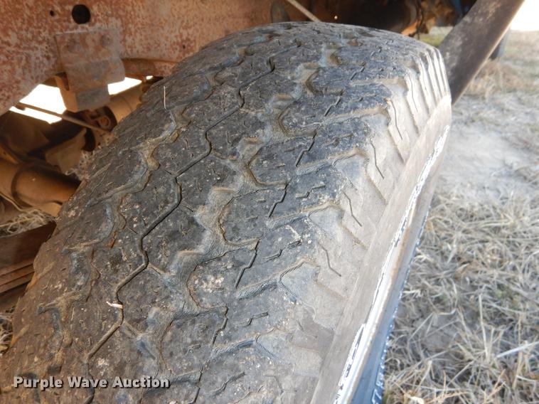 image for item DF1915 1995 Ford F150 pickup truck