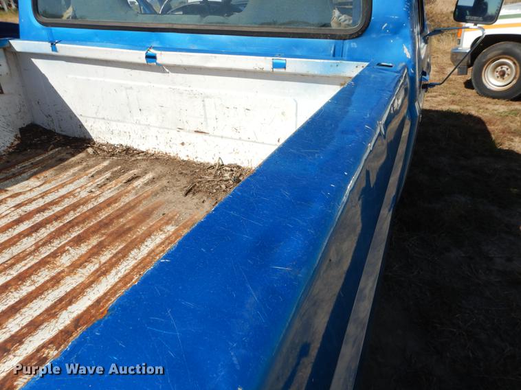 image for item DF1915 1995 Ford F150 pickup truck