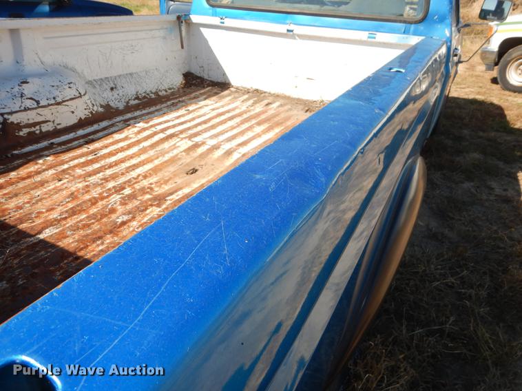 image for item DF1915 1995 Ford F150 pickup truck