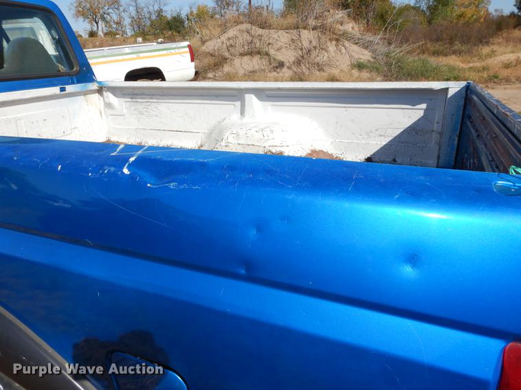 image for item DF1915 1995 Ford F150 pickup truck