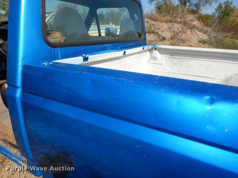 image for item DF1915 1995 Ford F150 pickup truck