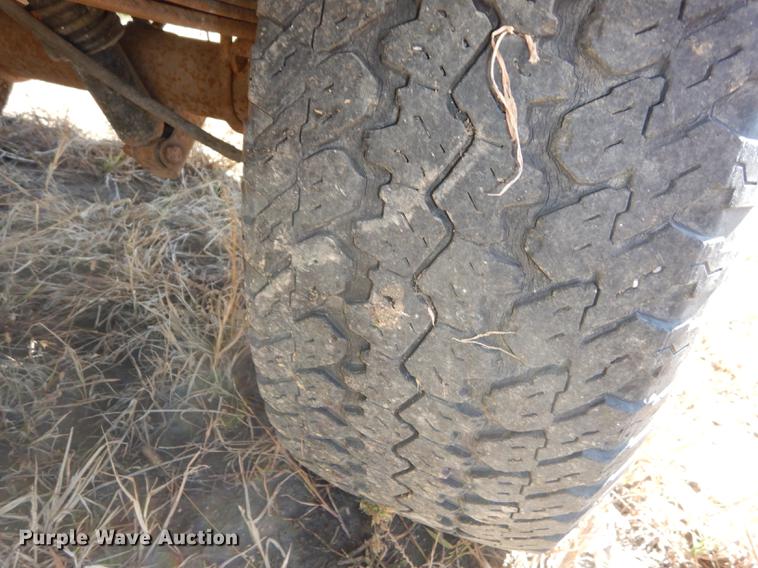 image for item DF1915 1995 Ford F150 pickup truck