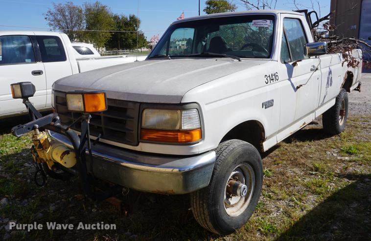 image for item DF1921 1997 Ford F250 HD pickup truck