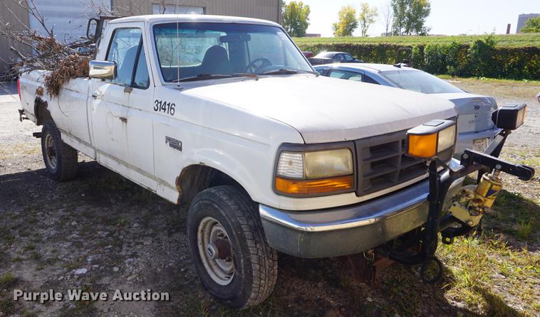 image for item DF1921 1997 Ford F250 HD pickup truck