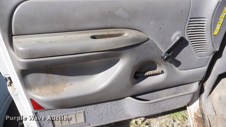 image for item DF1921 1997 Ford F250 HD pickup truck