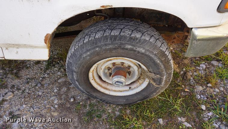 image for item DF1921 1997 Ford F250 HD pickup truck