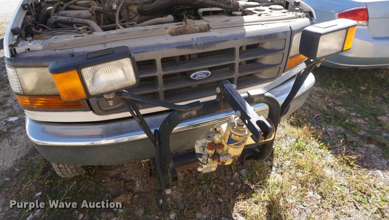 image for item DF1921 1997 Ford F250 HD pickup truck